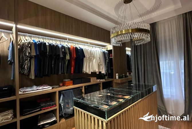 Shtepi me qera Vila Luksoze ne Tirane, 3+1, Mobilimi E mobiluar, Pagesa 5,000  Euro.