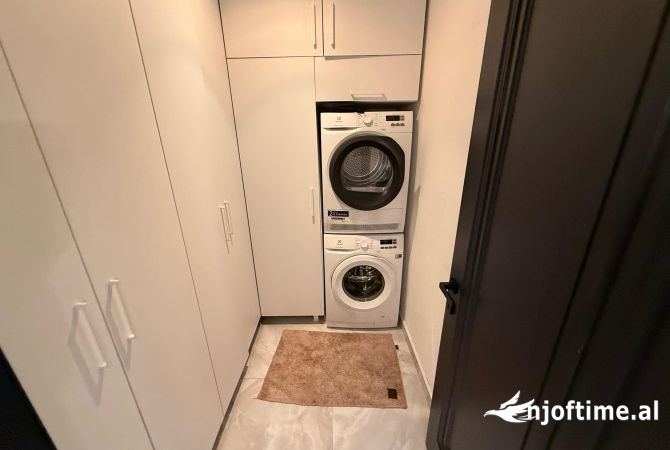 Shtepi me qera Apartament ne Tirane, 3+1, Mobilimi E mobiluar, Pagesa 3,500  Euro.