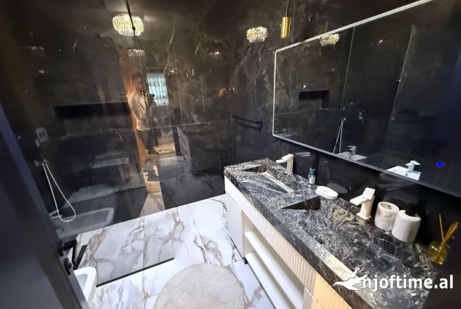 Shtepi me qera Apartament ne Tirane, 3+1, Mobilimi E mobiluar, Pagesa 3,500  Euro.