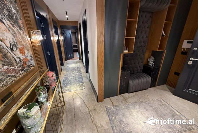 Shtepi me qera Apartament ne Tirane, 3+1, Mobilimi E mobiluar, Pagesa 3,500  Euro.