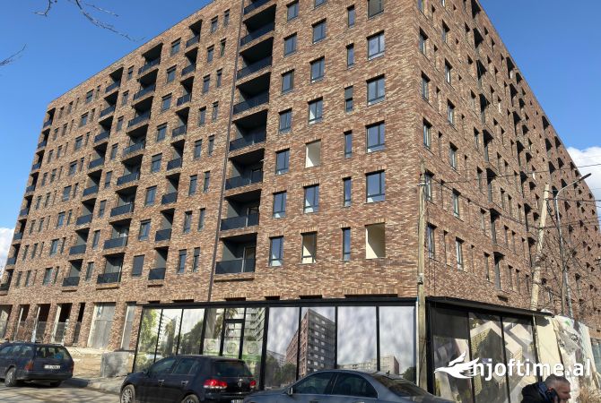 Shitet Apartament 2+1+2   Rruga 5 Maji 