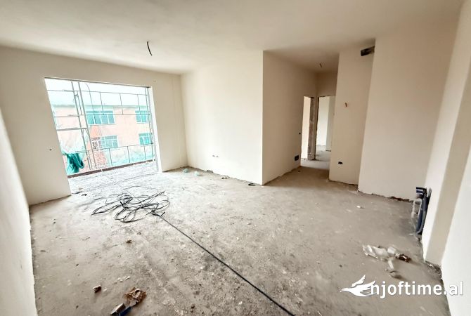 Shtepi ne shitje Apartament ne Tirane, 2+1, Mobilimi Bosh, pa mobiluar, Pagesa 155,000  Euro.