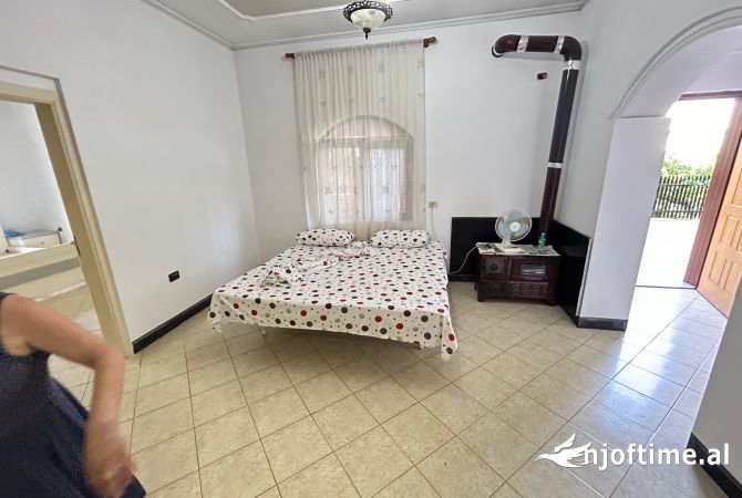 Shtepi me qera Apartament ne Tirane, 3+1, Mobilimi Pjeserisht e mobiluar, Pagesa 35,000  Leke.