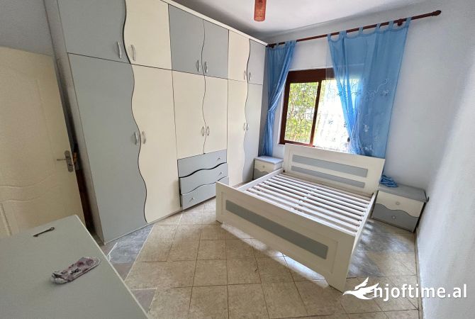 Shtepi me qera Apartament ne Tirane, 3+1, Mobilimi Pjeserisht e mobiluar, Pagesa 35,000  Leke.