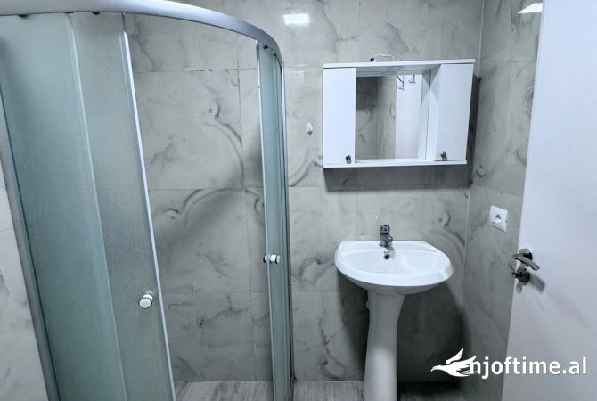 Shtepi me qera Apartament ne Tirane, 1+1, Mobilimi E mobiluar, Pagesa 450  Euro.