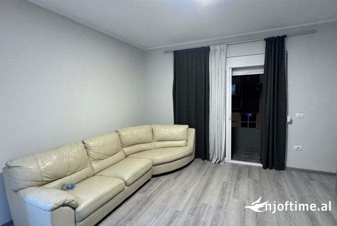 Shtepi me qera Apartament ne Tirane, 1+1, Mobilimi E mobiluar, Pagesa 450  Euro.