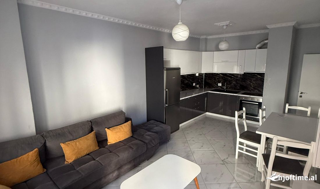 Shtepi me qera Apartament ne Tirane, 2+1, Mobilimi E mobiluar, Pagesa 450  Euro.