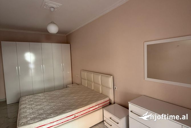 Shtepi me qera Apartament ne Tirane, 2+1, Mobilimi E mobiluar, Pagesa 450  Euro.