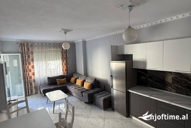 Shtepi me qera Apartament ne Tirane, 2+1, Mobilimi E mobiluar, Pagesa 450  Euro.