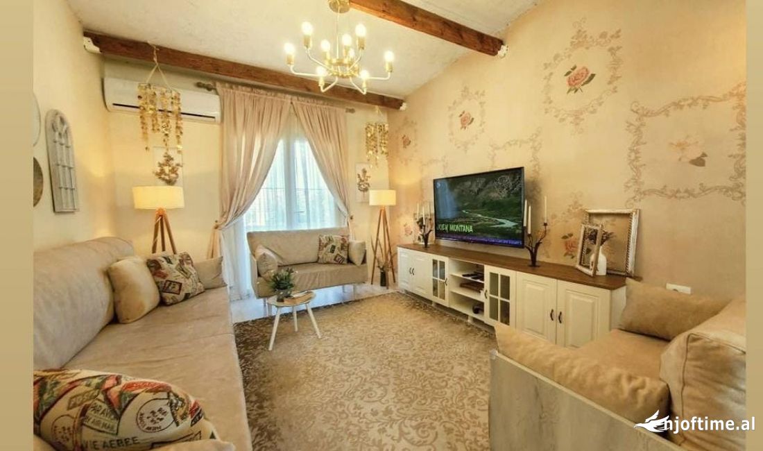 Shtepi ne shitje Apartament ne Tirane, 3+1, Mobilimi E mobiluar, Pagesa 173,000  Euro.