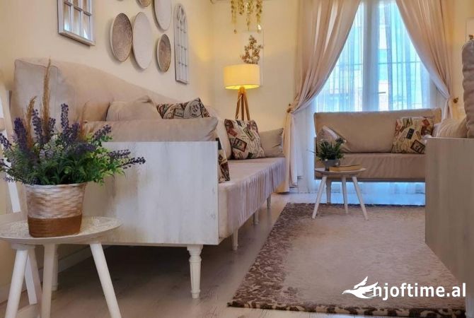 Shtepi ne shitje Apartament ne Tirane, 3+1, Mobilimi E mobiluar, Pagesa 173,000  Euro.