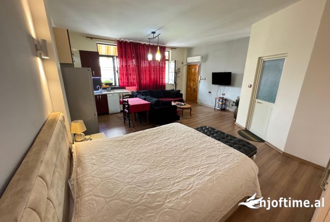 Shtepi me qera Apartament ne Tirane, Garsoniere, Mobilimi E mobiluar, Pagesa 500  Euro.