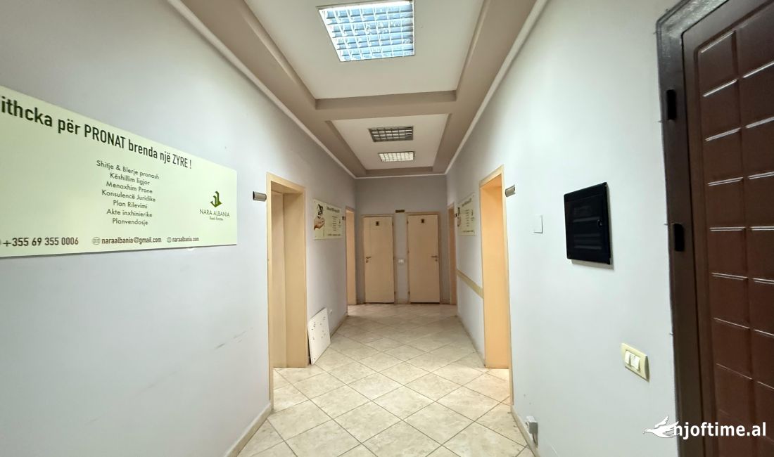 Ambjent per Zyre per Qera  21 Dhjetori, Rruga e Kavajes