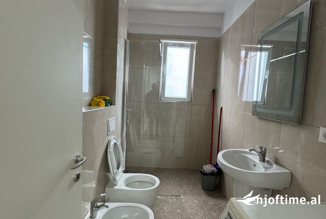 Shtepi me qera Apartament ne Tirane, 2+1, Mobilimi E mobiluar, Pagesa 530  Euro.