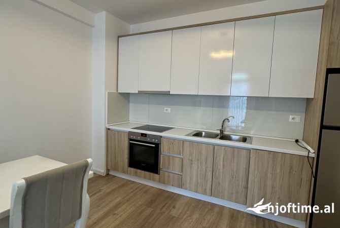 Shtepi me qera Apartament ne Tirane, 2+1, Mobilimi E mobiluar, Pagesa 530  Euro.