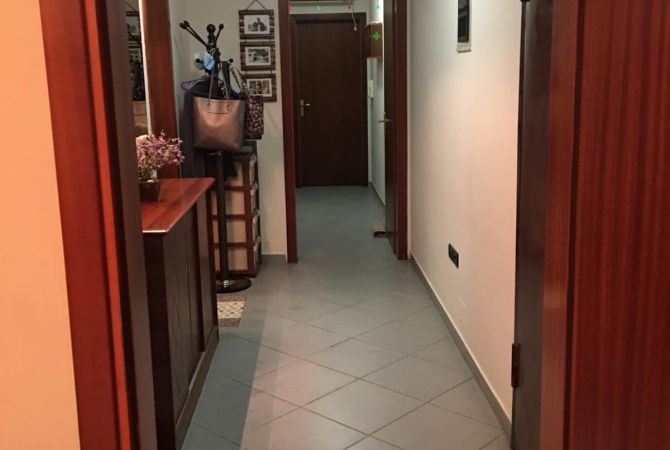 Shtepi me qera Apartament ne Tirane, 2+1, Mobilimi E mobiluar, Pagesa 500  Euro.