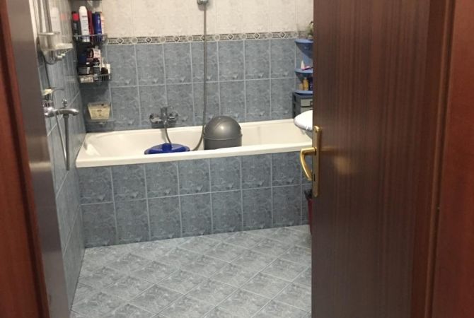 Shtepi me qera Apartament ne Tirane, 2+1, Mobilimi E mobiluar, Pagesa 500  Euro.