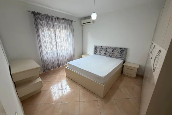 Shtepi ne shitje Apartament ne Tirane, 3+1, Mobilimi E mobiluar, Pagesa 155,000  Euro.
