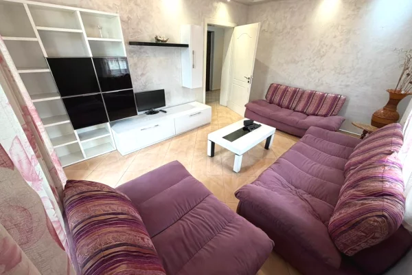 Shtepi ne shitje Apartament ne Tirane, 3+1, Mobilimi E mobiluar, Pagesa 155,000  Euro.