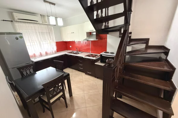 Shtepi ne shitje Apartament ne Tirane, 3+1, Mobilimi E mobiluar, Pagesa 155,000  Euro.