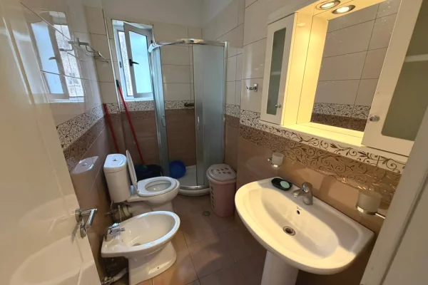 Shtepi ne shitje Apartament ne Tirane, 3+1, Mobilimi E mobiluar, Pagesa 155,000  Euro.