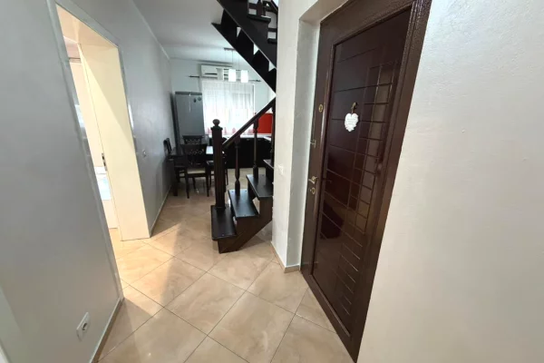 Shtepi ne shitje Apartament ne Tirane, 3+1, Mobilimi E mobiluar, Pagesa 155,000  Euro.
