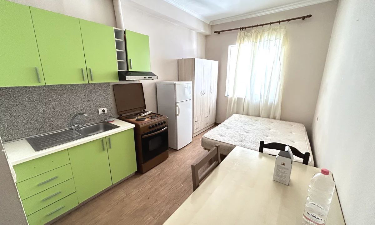 Shtepi me qera Apartament ne Tirane, Garsoniere, Mobilimi E mobiluar, Pagesa 30,000  Leke.