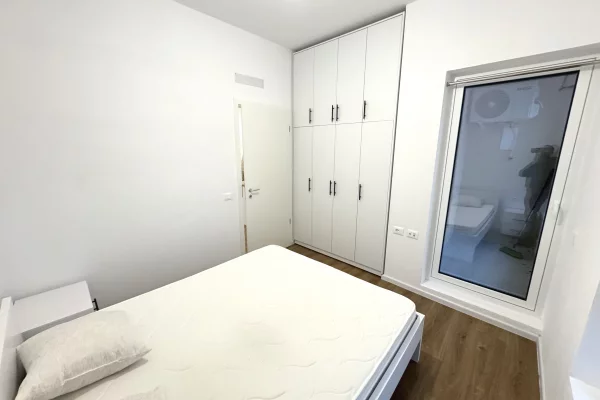 Shtepi me qera Apartament ne Tirane, 1+1, Mobilimi E mobiluar, Pagesa 40,000  Leke.