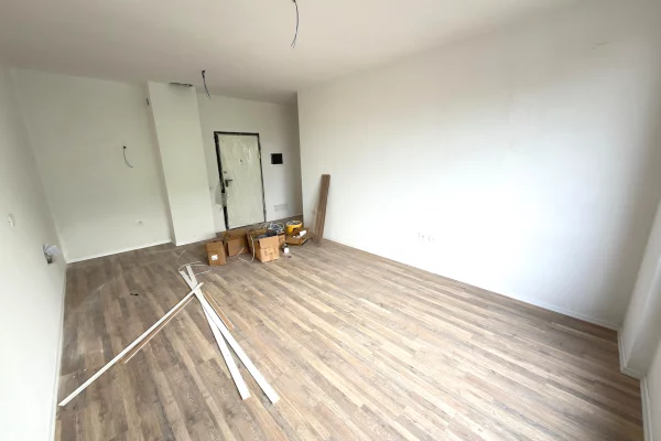 Shtepi ne shitje Apartament ne Tirane, 3+1, Mobilimi Bosh, pa mobiluar, Pagesa 175,000  Euro.