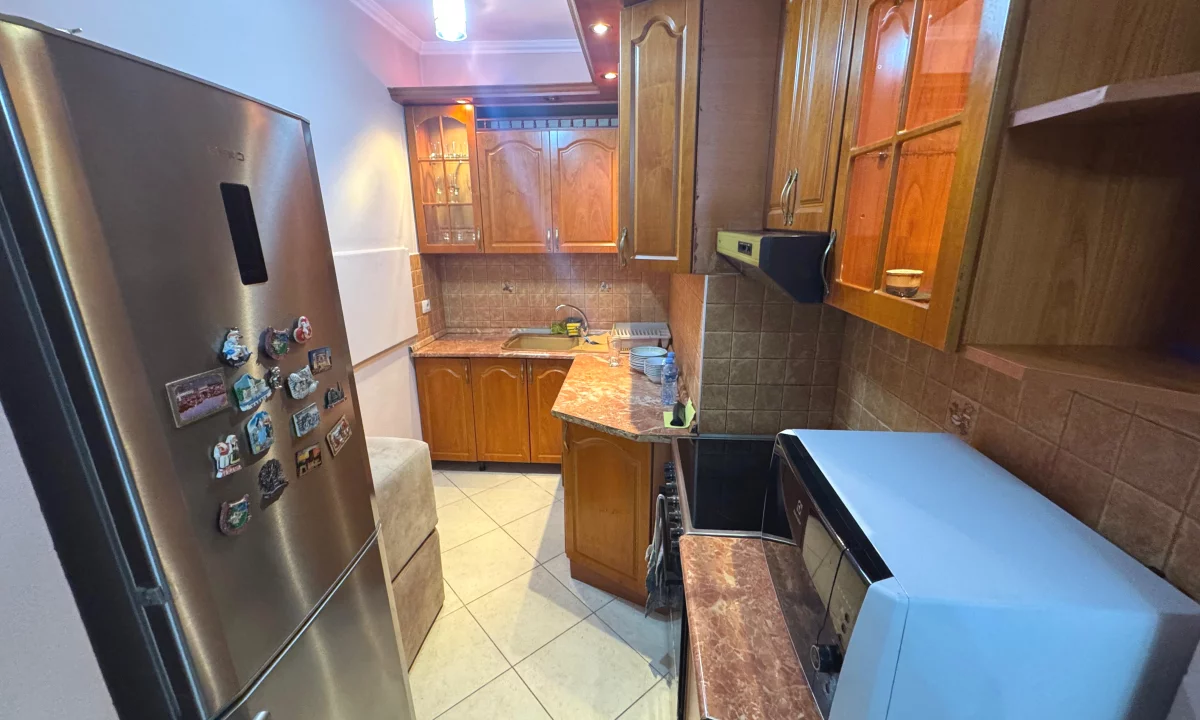 Shtepi me qera Apartament ne Tirane, 2+1, Mobilimi E mobiluar, Pagesa 500  Euro.