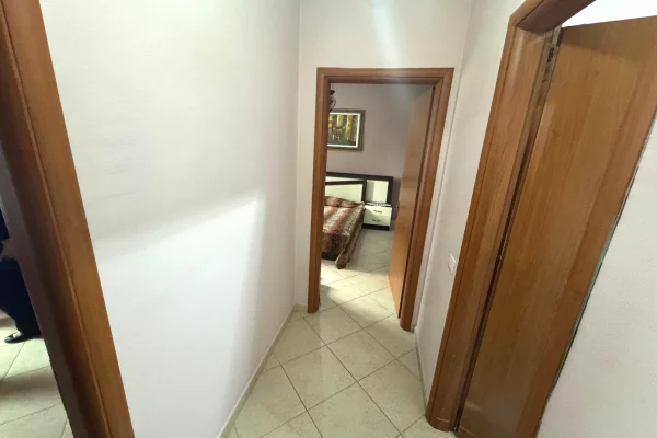 Shtepi me qera Apartament ne Tirane, 2+1, Mobilimi E mobiluar, Pagesa 500  Euro.