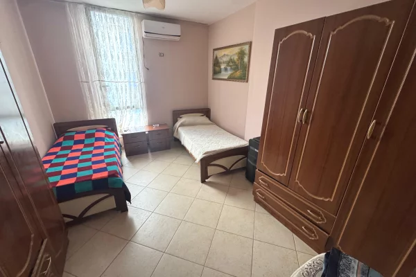 Shtepi me qera Apartament ne Tirane, 2+1, Mobilimi E mobiluar, Pagesa 500  Euro.