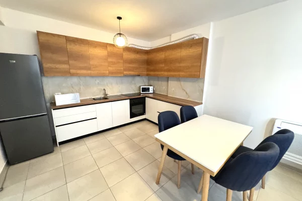 Shtepi me qera Apartament ne Tirane, 2+1, Mobilimi E mobiluar, Pagesa 65,000  Leke.