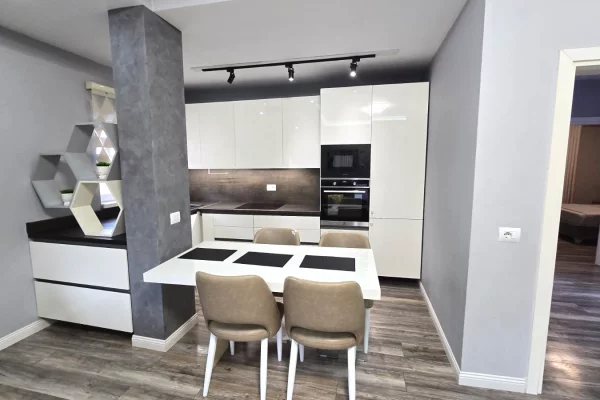 Shtepi me qera Apartament ne Tirane, 2+1, Mobilimi E mobiluar, Pagesa 650  Euro.