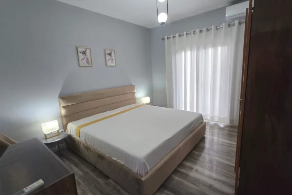 Shtepi me qera Apartament ne Tirane, 2+1, Mobilimi E mobiluar, Pagesa 650  Euro.