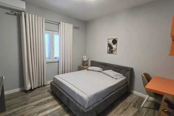 Shtepi me qera Apartament ne Tirane, 2+1, Mobilimi E mobiluar, Pagesa 650  Euro.