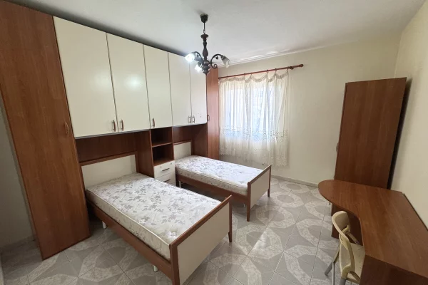 Shtepi me qera Apartament ne Tirane, 2+1, Mobilimi E mobiluar, Pagesa 45,000  Leke.