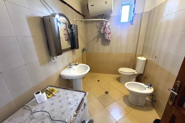 Shtepi me qera Apartament ne Tirane, 2+1, Mobilimi E mobiluar, Pagesa 45,000  Leke.