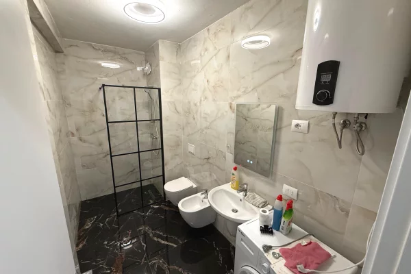 Shtepi me qera Apartament ne Tirane, 1+1, Mobilimi E mobiluar, Pagesa 550  Euro.