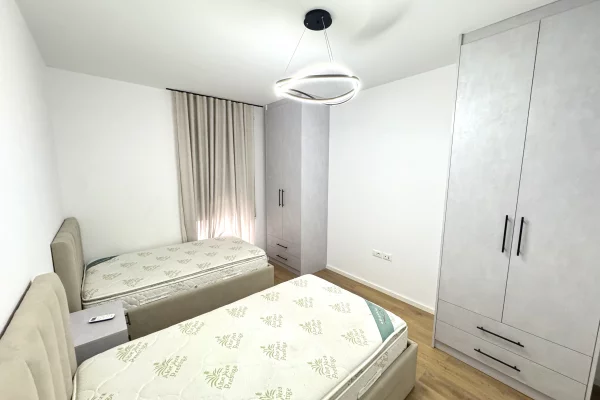 Shtepi me qera Apartament ne Tirane, 2+1, Mobilimi E mobiluar, Pagesa 70,000  Leke.