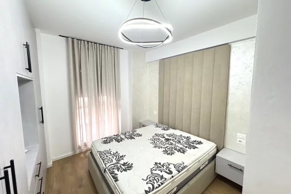 Shtepi me qera Apartament ne Tirane, 2+1, Mobilimi E mobiluar, Pagesa 70,000  Leke.