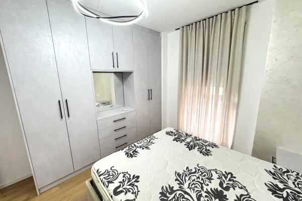 Shtepi me qera Apartament ne Tirane, 2+1, Mobilimi E mobiluar, Pagesa 70,000  Leke.