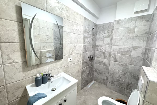 Shtepi me qera Apartament ne Tirane, 2+1, Mobilimi E mobiluar, Pagesa 70,000  Leke.