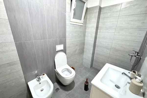 Shtepi me qera Apartament ne Tirane, 2+1, Mobilimi E mobiluar, Pagesa 70,000  Leke.