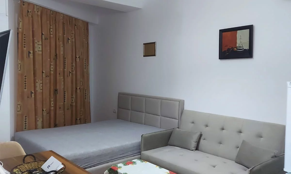 Shtepi me qera Apartament ne Tirane, Garsoniere, Mobilimi E mobiluar, Pagesa 25,000  Leke.