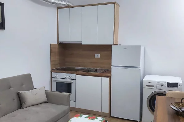 Shtepi me qera Apartament ne Tirane, Garsoniere, Mobilimi E mobiluar, Pagesa 25,000  Leke.