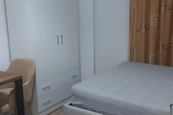 Shtepi me qera Apartament ne Tirane, Garsoniere, Mobilimi E mobiluar, Pagesa 25,000  Leke.