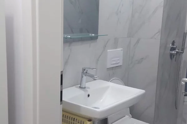 Shtepi me qera Apartament ne Tirane, Garsoniere, Mobilimi E mobiluar, Pagesa 25,000  Leke.