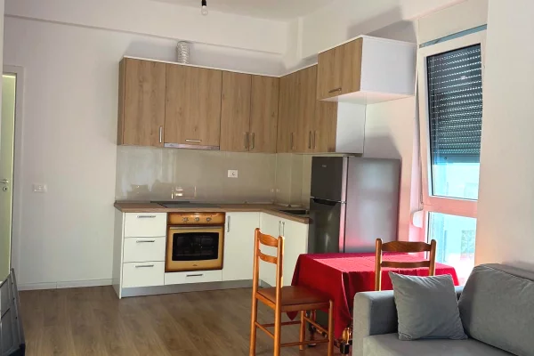 Shtepi me qera Apartament ne Tirane, 1+1, Mobilimi E mobiluar, Pagesa 40,000  Leke.