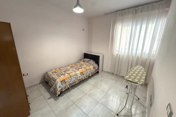 Shtepi me qera Apartament ne Tirane, 3+1, Mobilimi E mobiluar, Pagesa 45,000  Leke.